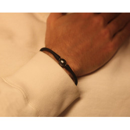 Bracelet silicone noir et perle de Tahiti cerclée 10 mm