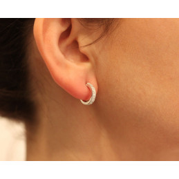 Boucles d'oreilles or blanc 18 carats créoles "glitter" 14 mm