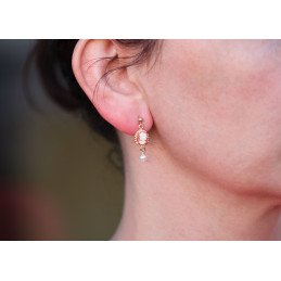 Boucles d'oreilles en or 18 carats "Belle Epoque", perles et camée 42 cm