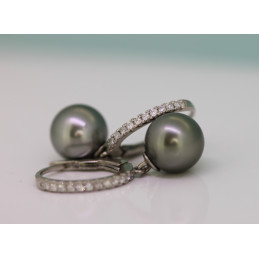 Boucles d'oreilles or blanc 18 carats, diamant 0,22 carat et perles de Tahiti 8/9 mm