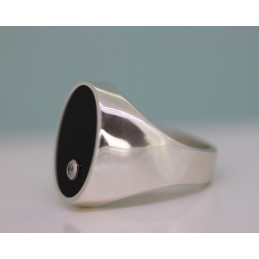 Chevaliere argent, onyx et diamant 0,02 carat
