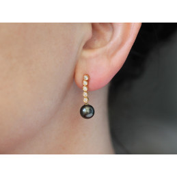 Boucles d'oreilles or 18 carats, perle de Tahiti et diamants