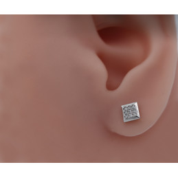 Boucle d'oreille diamants 0,08 carat et or blanc 18 carats carrée