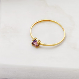 Bague or 18 carats et améthyste 4 x 3 mm