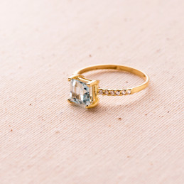 Bague or jaune 18 carats, zirconiums et topaze 6 x 6 mm
