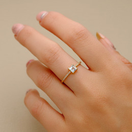 Bague or jaune 18 carats, diamants 0,070 carat et aigue-marine