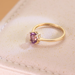 Bague or jaune 18 carats et améthyste 7 x 5 mm