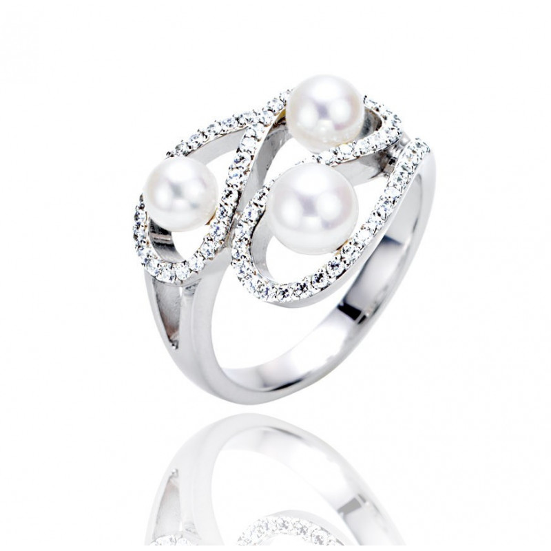 Bague Breuning or blanc 18 carats, perles de chine et diamants 0,41 carat