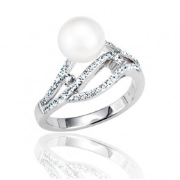 Bague Breuning or blanc 18 carats, perle de chine et diamants 0,37 carat