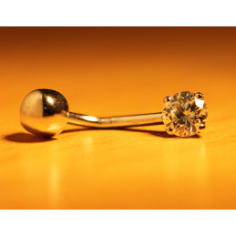 Piercing nombril or blanc et diamant 0,30 carat