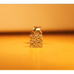 boucle d'oreille or blanc 18 carats et diamant 0,03 carat pour homme