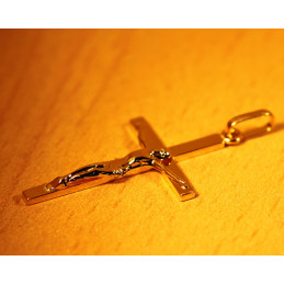 Pendentif croix avec christ en or jaune 18 carats