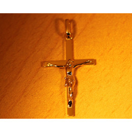 Pendentif croix avec christ en or jaune 18 carats